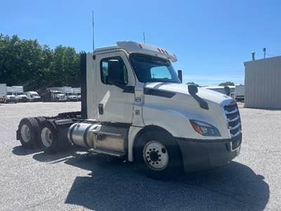 Freightliner Cascadia 126 Day Cab Truck - 455HP, 12 Speed Automatic