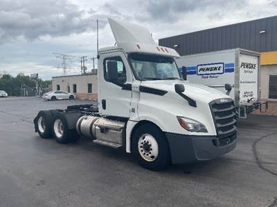 Freightliner Cascadia 126 Day Cab Truck - Cummins 400HP, 13 Speed Automatic