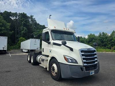 Freightliner Cascadia 126 Day Cab Truck - 435HP, 12 Speed Automatic