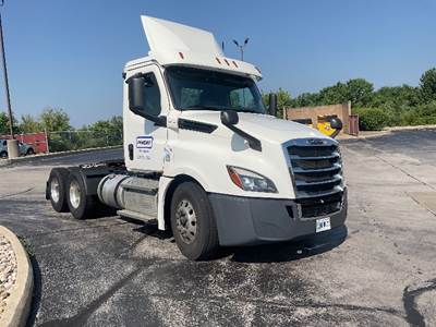 Freightliner Cascadia 126 Day Cab Truck - 435HP, 10 Speed Manual