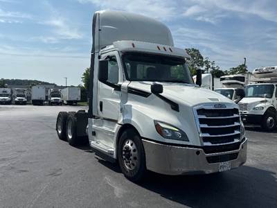 Freightliner Cascadia 126 Day Cab Truck - 435HP, 12 Speed Automatic