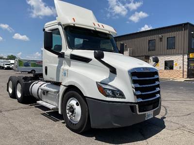 Freightliner Cascadia 126 Day Cab Truck - 435HP, 12 Speed Automatic