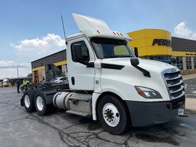 Freightliner Cascadia 126 Day Cab Truck - 435HP, 12 Speed Automatic