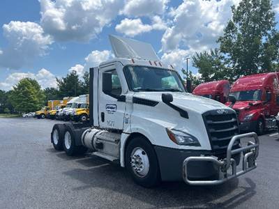 Freightliner Cascadia 126 Day Cab Truck - 435HP, 12 Speed Automatic