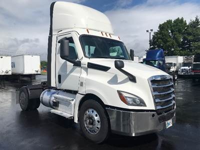 Freightliner Cascadia 126 Single Axle Day Cab Truck - 455HP, 12 Speed Automatic