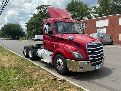 Freightliner Cascadia 126 Day Cab Truck - 450HP, 12 Speed Automatic