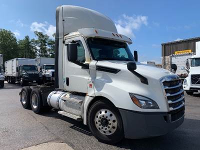 Freightliner Cascadia 126 Day Cab Truck - 455HP, 12 Speed Automatic