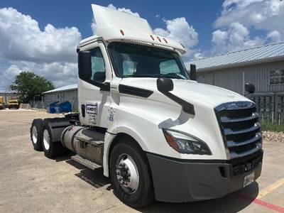 Freightliner Cascadia 126 Day Cab Truck - Cummins 400HP, 13 Speed Automatic