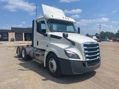 Freightliner Cascadia 126 Day Cab Truck - 435HP, 12 Speed Automatic