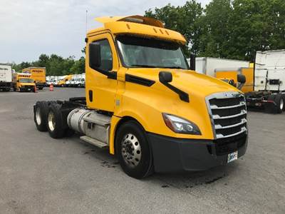 Freightliner Cascadia 126 Day Cab Truck - 435HP, 12 Speed Automatic