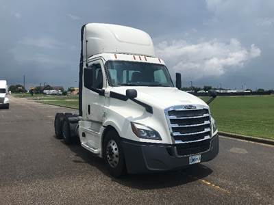 Freightliner Cascadia 126 Day Cab Truck - 455HP, 12 Speed Automatic