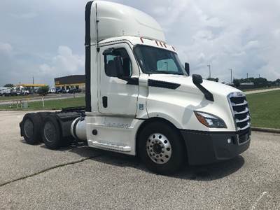 Freightliner Cascadia 126 Day Cab Truck - 455HP, 12 Speed Automatic
