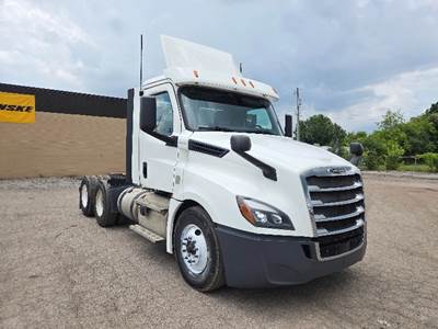 Freightliner Cascadia 126 Day Cab Truck - 435HP, 12 Speed Automatic