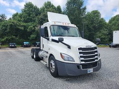 Freightliner Cascadia 126 Day Cab Truck - 455HP, 12 Speed Automatic