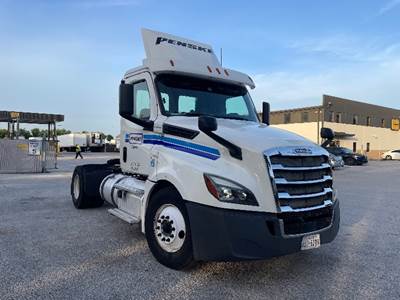 Freightliner Cascadia 126 Single Axle Day Cab Truck - 410HP, 12 Speed Automatic