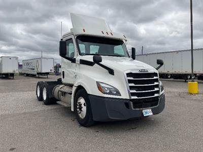 Freightliner Cascadia 126 Day Cab Truck - 435HP, 12 Speed Automatic