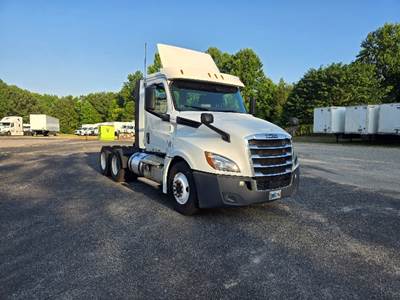 Freightliner Cascadia 126 Day Cab Truck - 435HP, 12 Speed Automatic