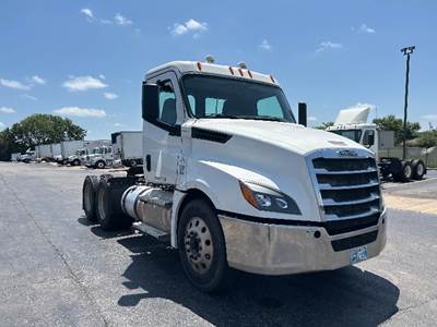 Freightliner Cascadia 126 Day Cab Truck - 455HP, 12 Speed Automatic