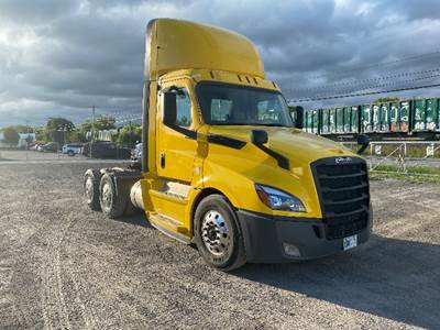 Freightliner Cascadia 126 Day Cab Truck - 505HP, 10 Speed Manual