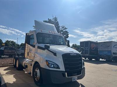 Freightliner Cascadia 126 Day Cab Truck - 435HP, 12 Speed Automatic