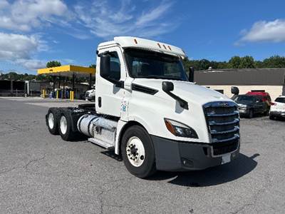 Freightliner Cascadia 126 Day Cab Truck - 435HP, 12 Speed Automatic