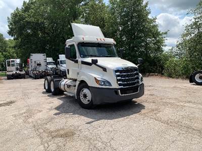 Freightliner Cascadia 126 Day Cab Truck - 435HP, 12 Speed Automatic
