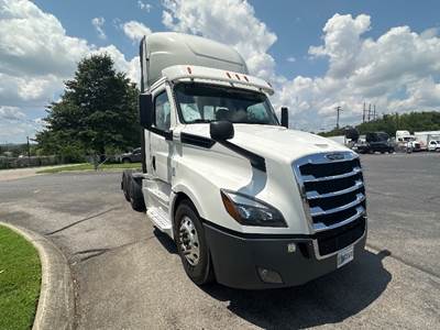 Freightliner Cascadia 126 Day Cab Truck - 455HP, 12 Speed Automatic