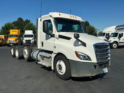 Freightliner Cascadia 126 Day Cab Truck - 450HP, 12 Speed Automatic