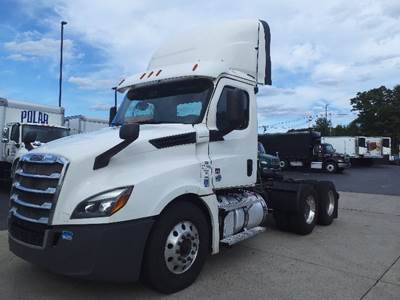 Freightliner Cascadia 126 Day Cab Truck - 455HP, 12 Speed Automatic