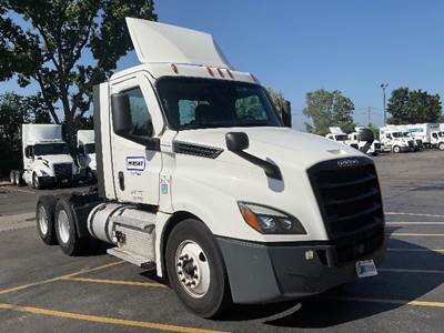 Freightliner Cascadia 126 Day Cab Truck - 435HP, 12 Speed Automatic