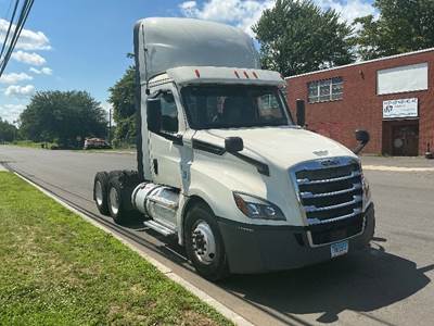 Freightliner Cascadia 126 Day Cab Truck - 455HP, 12 Speed Automatic