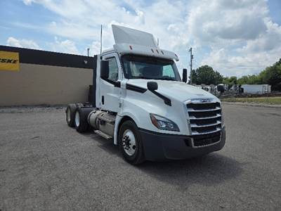 Freightliner Cascadia 126 Day Cab Truck - 435HP, 12 Speed Automatic