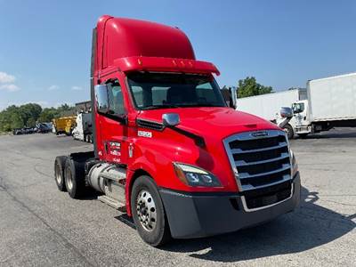 Freightliner Cascadia 126 Day Cab Truck - 450HP, 12 Speed Automatic