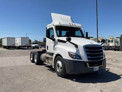 Freightliner Cascadia 126 Day Cab Truck - 435HP, 12 Speed Automatic