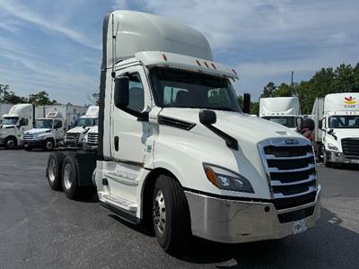 Freightliner Cascadia 126 Day Cab Truck - 435HP, 12 Speed Automatic