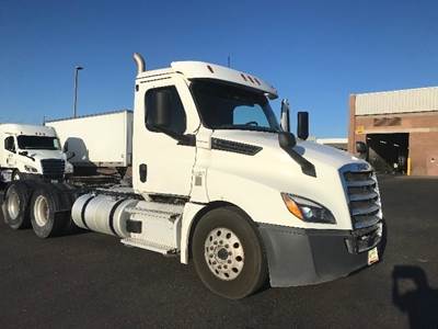 Freightliner Cascadia 126 Day Cab Truck - 450HP, 12 Speed Automatic