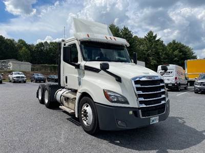 Freightliner Cascadia 126 Day Cab Truck - 450HP, 12 Speed Automatic