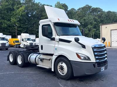 Freightliner Cascadia 126 Day Cab Truck - 435HP, 12 Speed Automatic