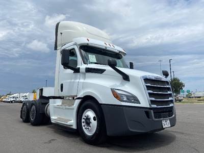 Freightliner Cascadia 126 Day Cab Truck - 400HP, 12 Speed Automatic