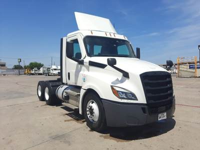 Freightliner Cascadia 126 Day Cab Truck - 435HP, 12 Speed Automatic