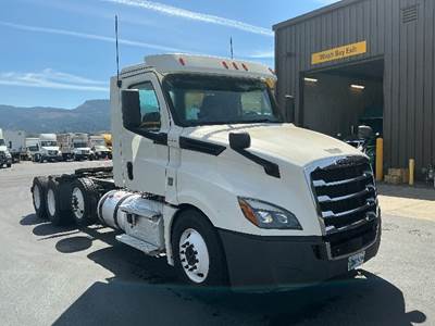 Freightliner Cascadia 126 Day Cab Truck - 450HP, 12 Speed Automatic