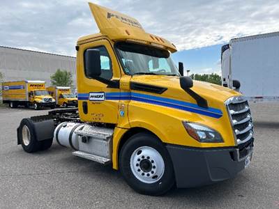 Freightliner Cascadia 126 Single Axle Day Cab Truck - 410HP, 12 Speed Automatic