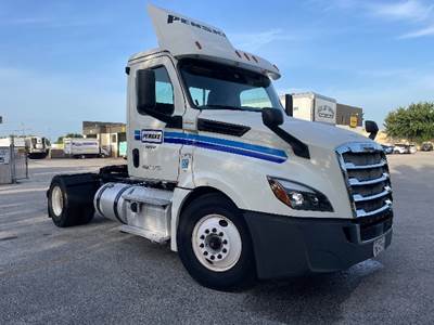Freightliner Cascadia 126 Single Axle Day Cab Truck - 410HP, 12 Speed Automatic