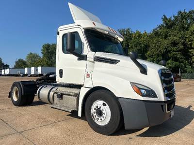 Freightliner Cascadia 126 Single Axle Day Cab Truck - 410HP, 12 Speed Automatic
