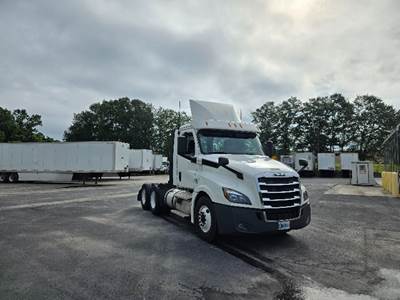 Freightliner Cascadia 126 Day Cab Truck - 435HP, 12 Speed Automatic
