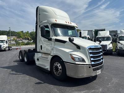 Freightliner Cascadia 126 Day Cab Truck - 435HP, 12 Speed Automatic