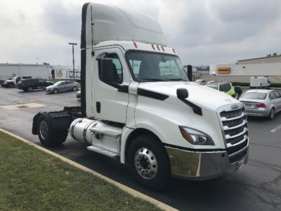 Freightliner Cascadia 126 Single Axle Day Cab Truck - 455HP, 12 Speed Automatic