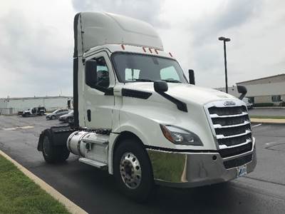 Freightliner Cascadia 126 Single Axle Day Cab Truck - 455HP, 12 Speed Automatic