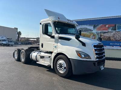 Freightliner Cascadia 126 Day Cab Truck - 435HP, 12 Speed Automatic