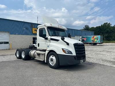 Freightliner Cascadia 126 Day Cab Truck - Cummins 400HP, 13 Speed Automatic
